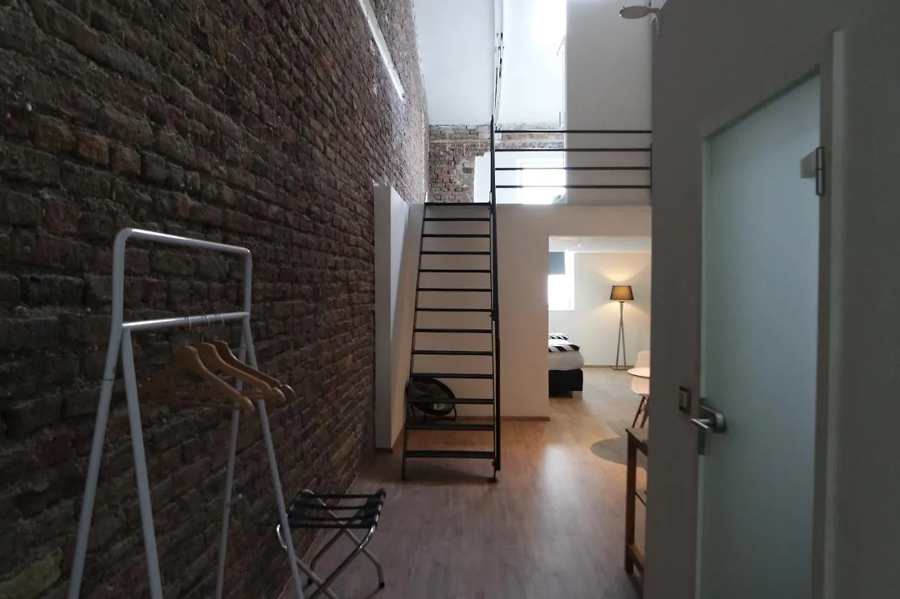 Atelier Cologne Lofts Apartment 0*,